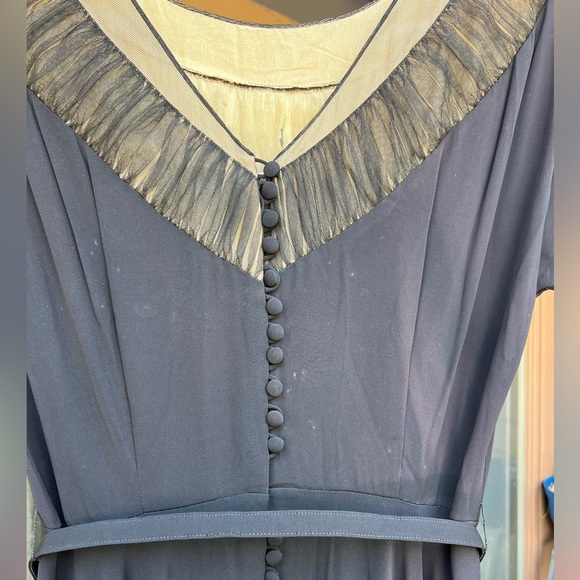 Late 40’s/Early 50’s Black Dress with Belt - Picture 4 of 16